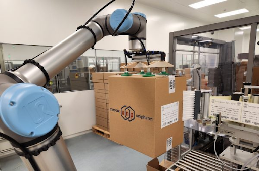 חברת Unipharm מייעלת את מפעל הייצור עם Universal Robots |